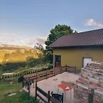Relaxing Holiday House
